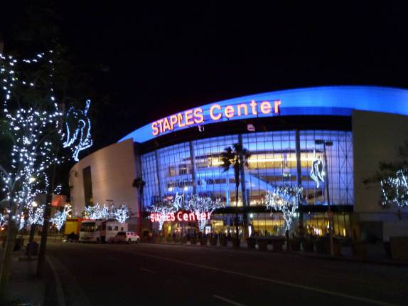 Chegando à casa do Los Angeles Lakers em Los Angeles, na Califórnia, nos Estados Unidos